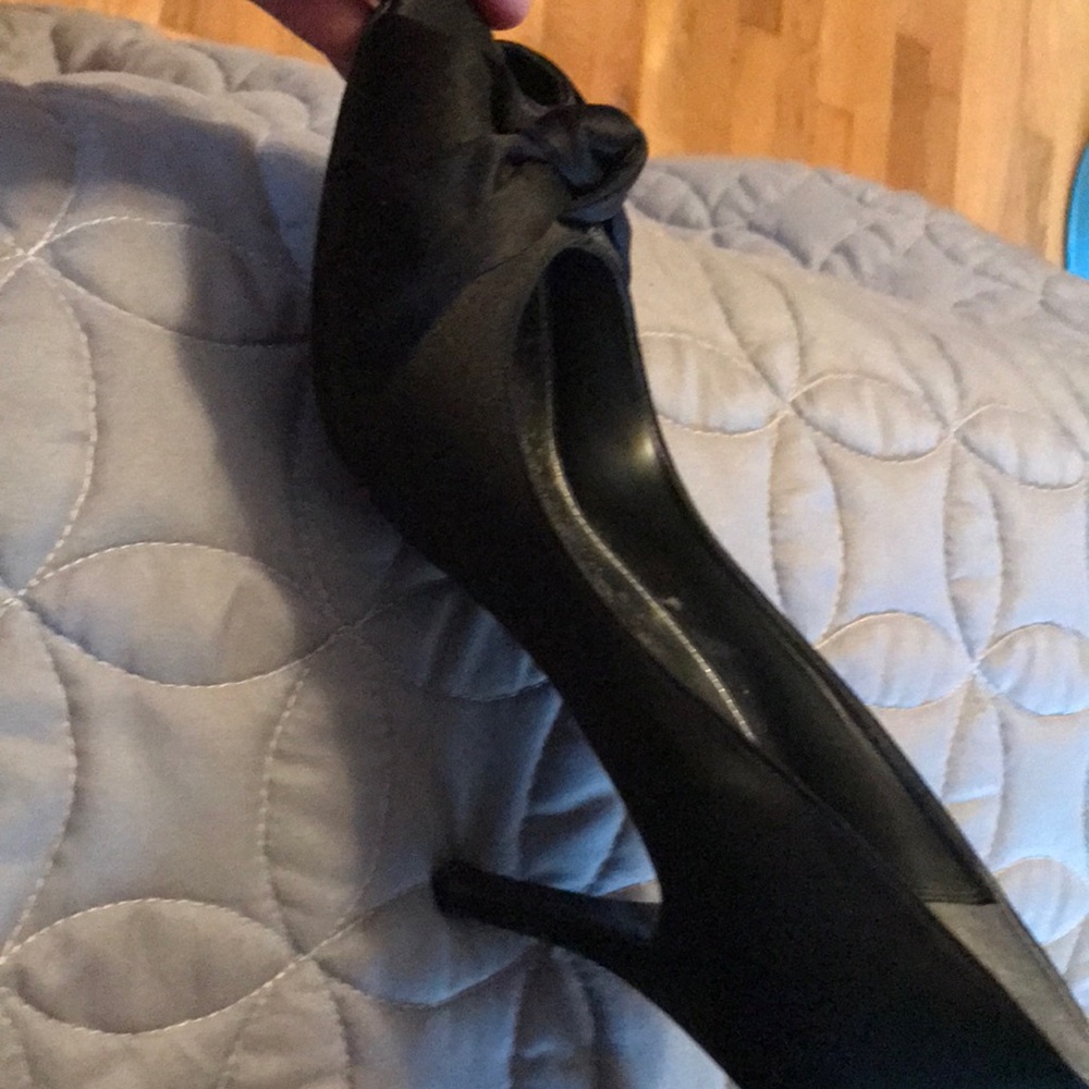 Shoe - Picture 3 of 3